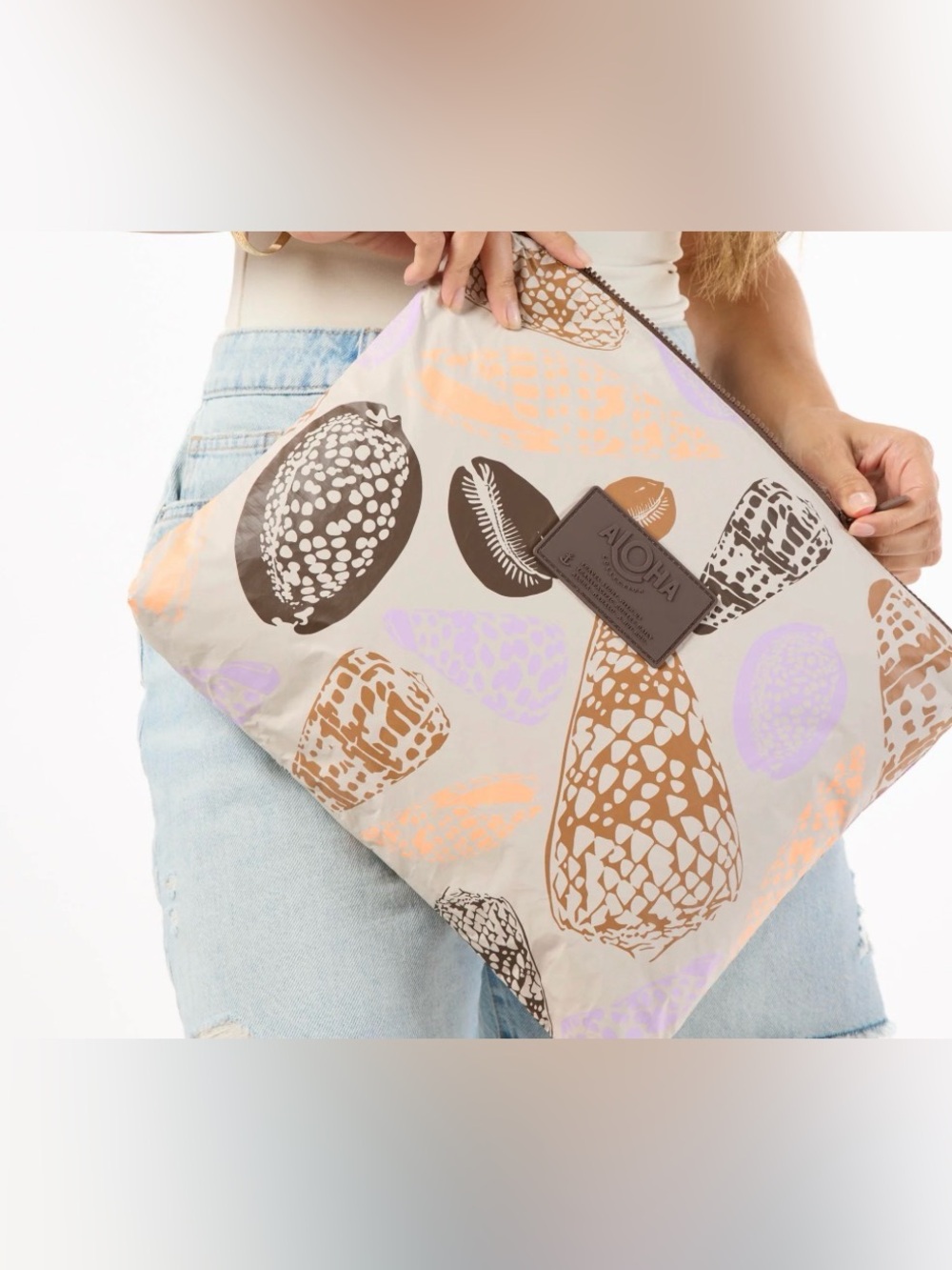 ALOHA Collection MAX Pouch in SOLD OUT Shoreline (Hawaiian Seashells)—NWT